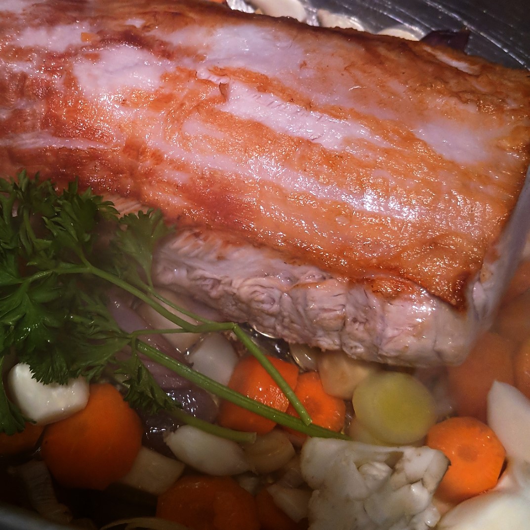 Rezept: Schneller Schweinebraten mit Gemüse und Sauce