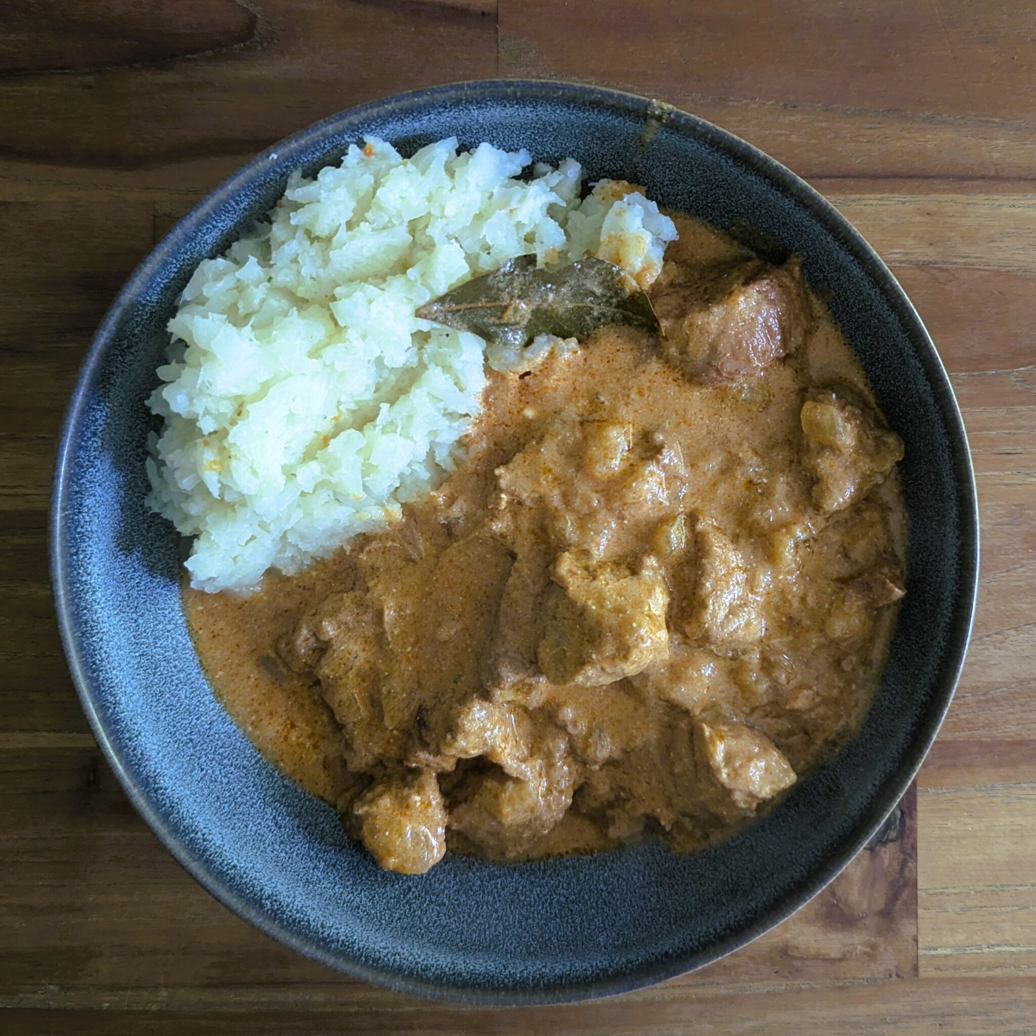 Mein Abendessen: Zitronisiertes Schinkengulasch mit Blumenkohlstampf